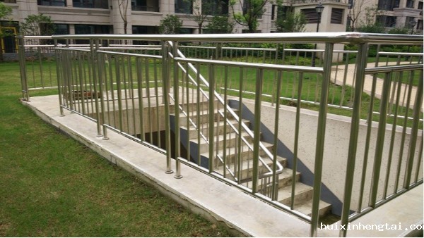 小区户外不锈钢防护栏 小区户外不锈钢防护栏
