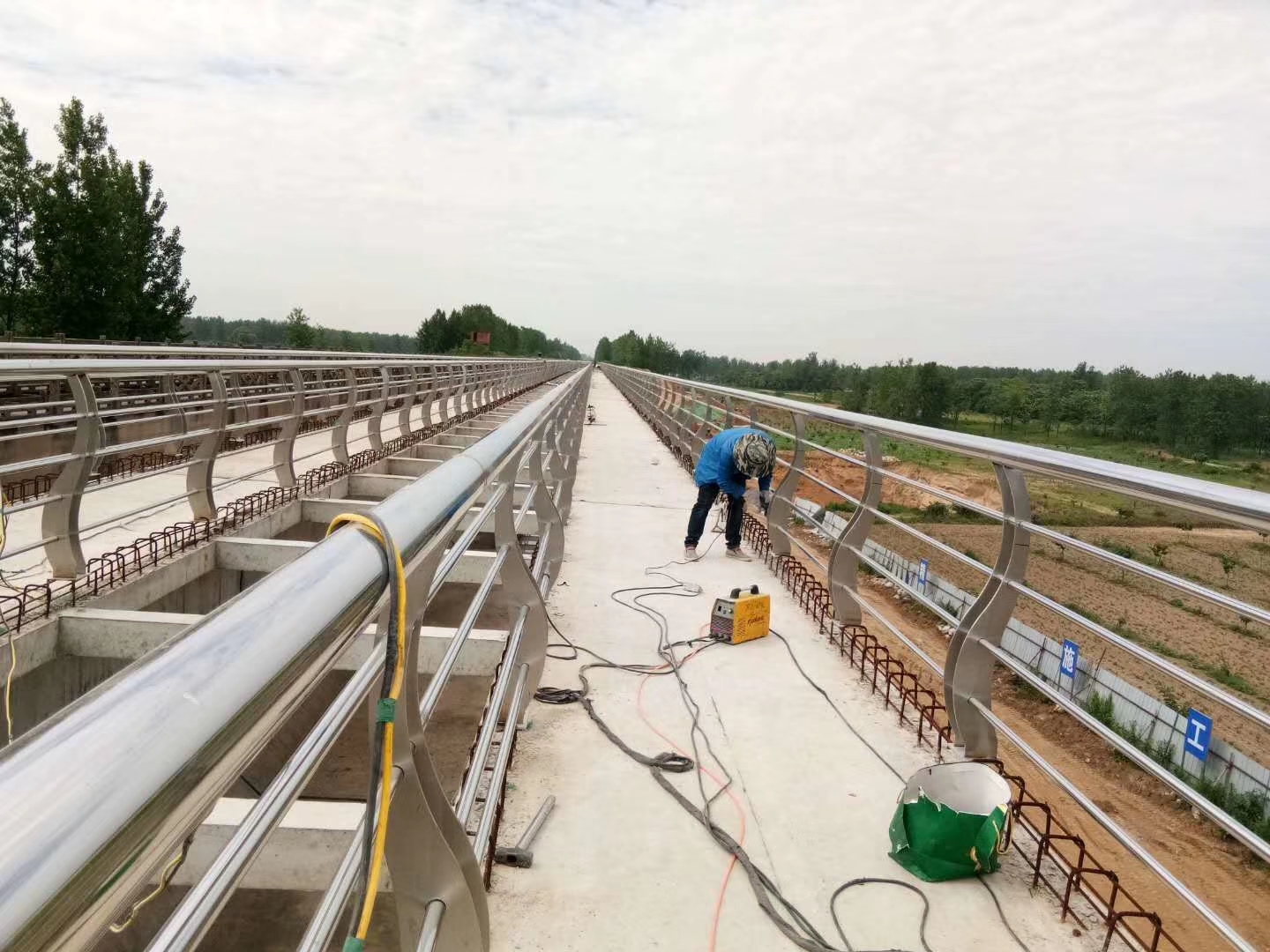 星空电竞·(中国区)官方网站浅析不锈钢道路护栏的重要性