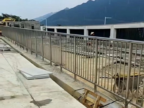 为什么不锈钢护栏越来越受欢迎